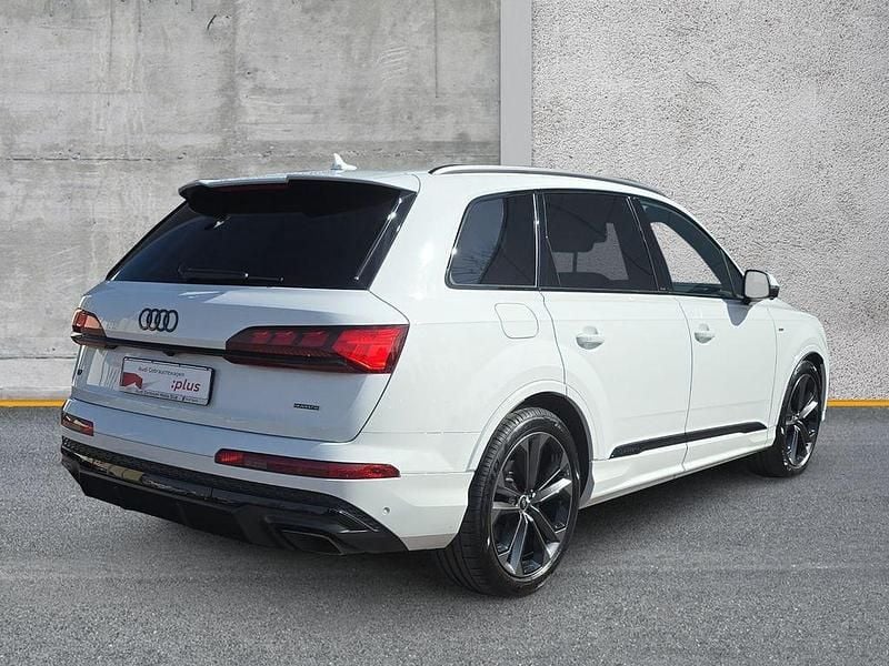 Używany Audi Q7 S-Line 286 KM (210 kW) 2025 Biały SUV