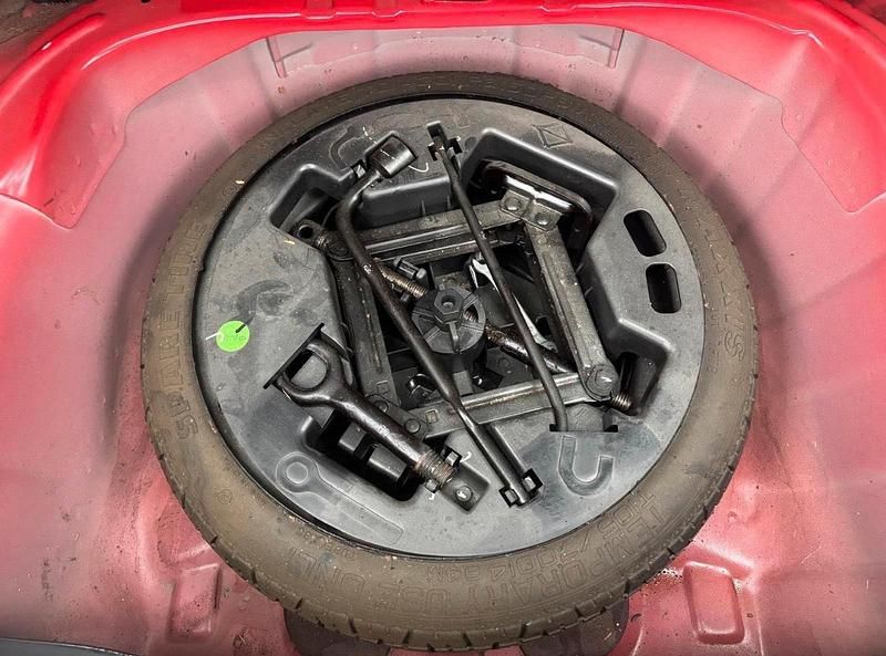 Gebraucht Hyundai i10 69 PS (50 kW) 2012 Rot Kleinwagen