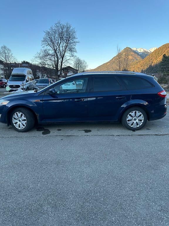Gebraucht Ford Mondeo Trend 140 PS (102 kW) 2010 Blau Limousine