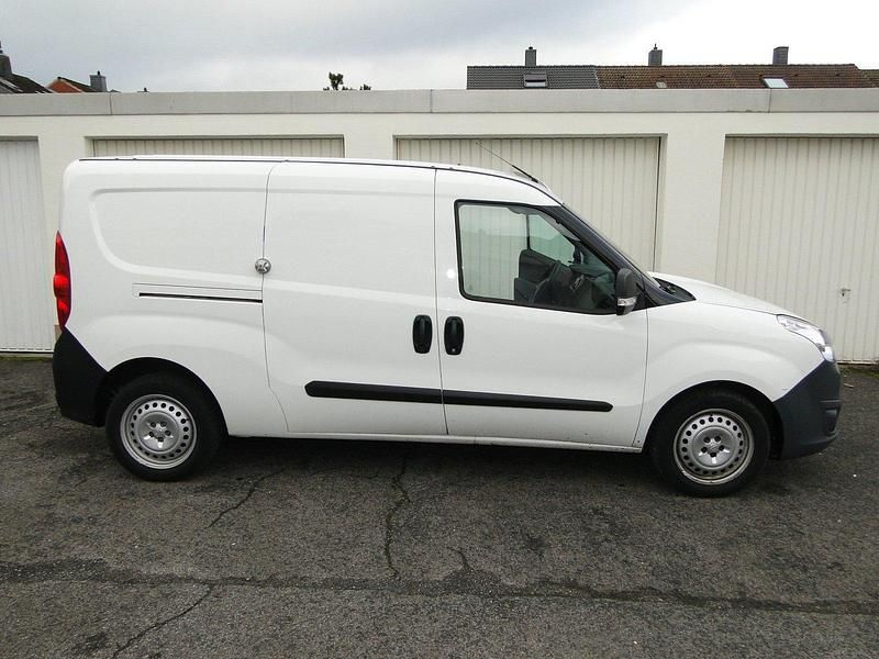 Weiß Gebraucht 2017 Opel Combo Van / Kleinbus | 5.900 € (Guter Preis) - Bild 1/4