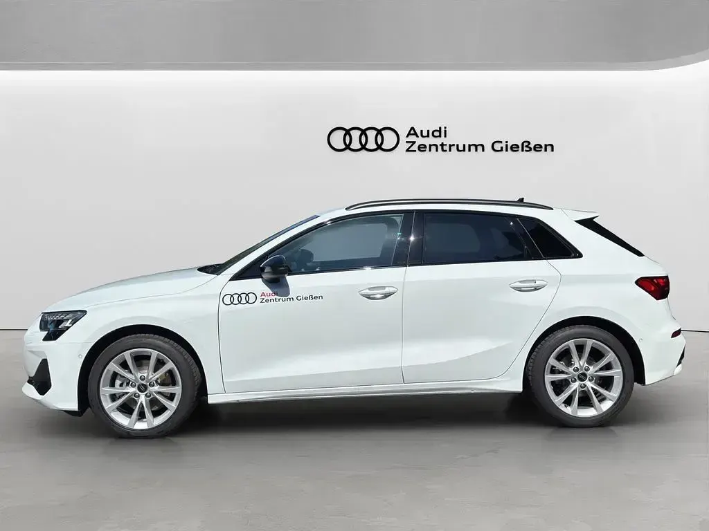 Gebraucht Audi A3 Comfort 204 PS (150 kW) 2026 Gletscherweiß metallic Limousine