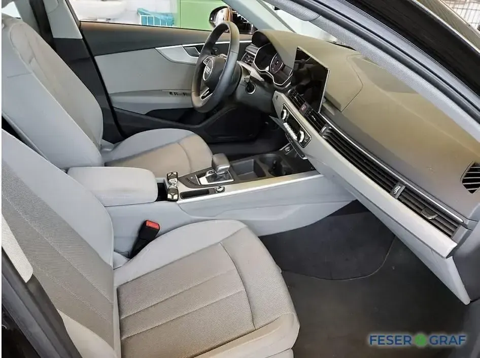 Gebraucht Audi A4 Basis 204 PS (150 kW) 2023 Brillantschwarz Kombi
