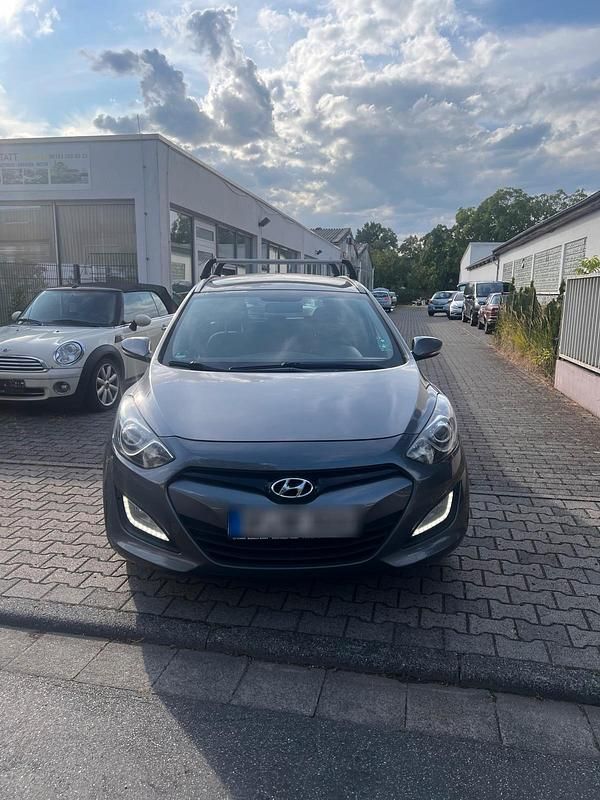 Grau Gebraucht 2013 Hyundai i30 Kombi | 4.000 € (Guter Preis) - Bild 1/4