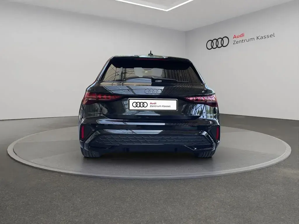 Używany Audi A3 S-Line 150 KM (110 kW) 2025 Czarny Sedan/Limuzyna