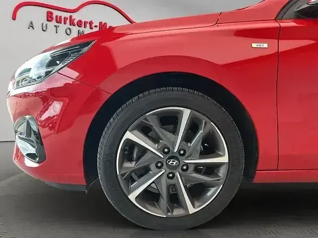 Gebraucht Hyundai i30 Trend 120 PS (88 kW) 2024 Rot Kombi