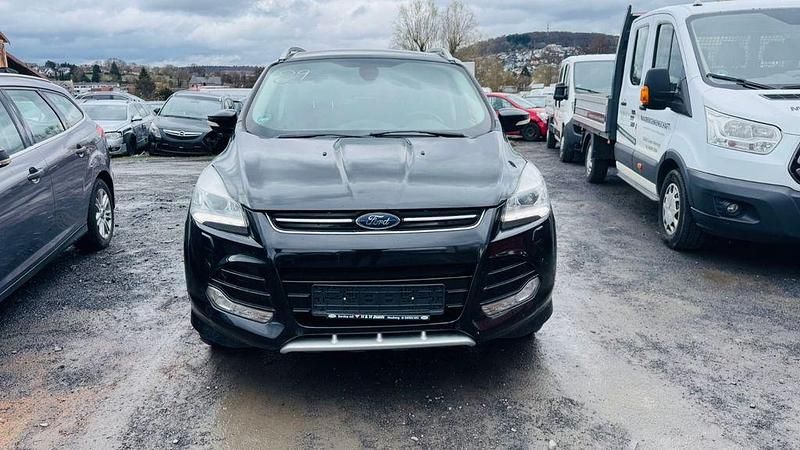 Gebraucht Ford Kuga Individual 179 PS (131 kW) 2015 Schwarz SUV