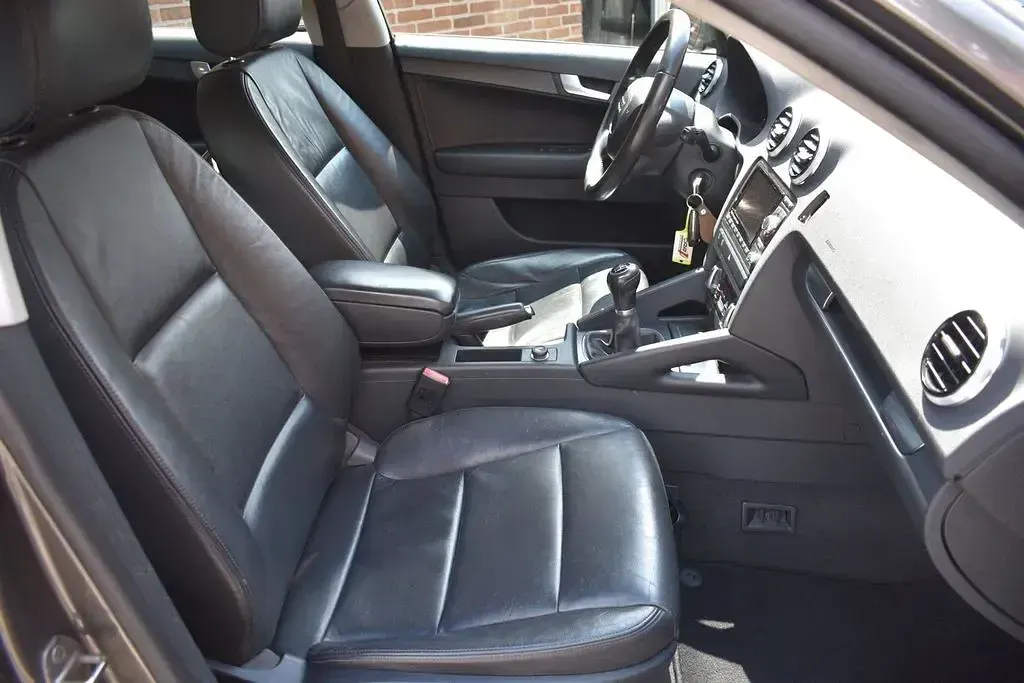 Gebraucht Audi A3 Attraction 125 PS (91 kW) 2012 Grau Kleinwagen