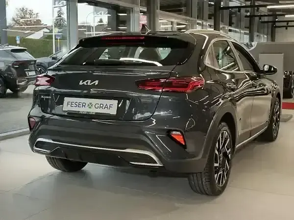 Neu Kia XCeed 150 PS (110 kW) 2026 Pentametal grau SUV