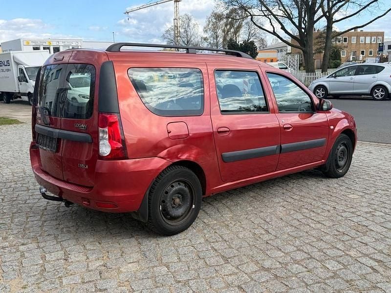 Gebraucht Dacia Logan Lauréate 86 PS (63 kW) 2009 Rot Kombi