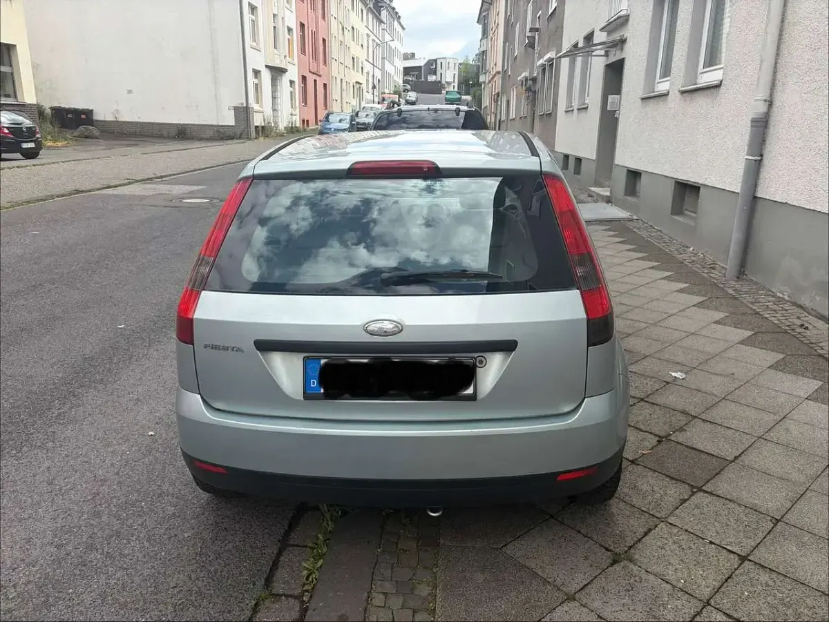 Gebraucht Ford Fiesta 60 PS (44 kW) 2003 Silber Kleinwagen