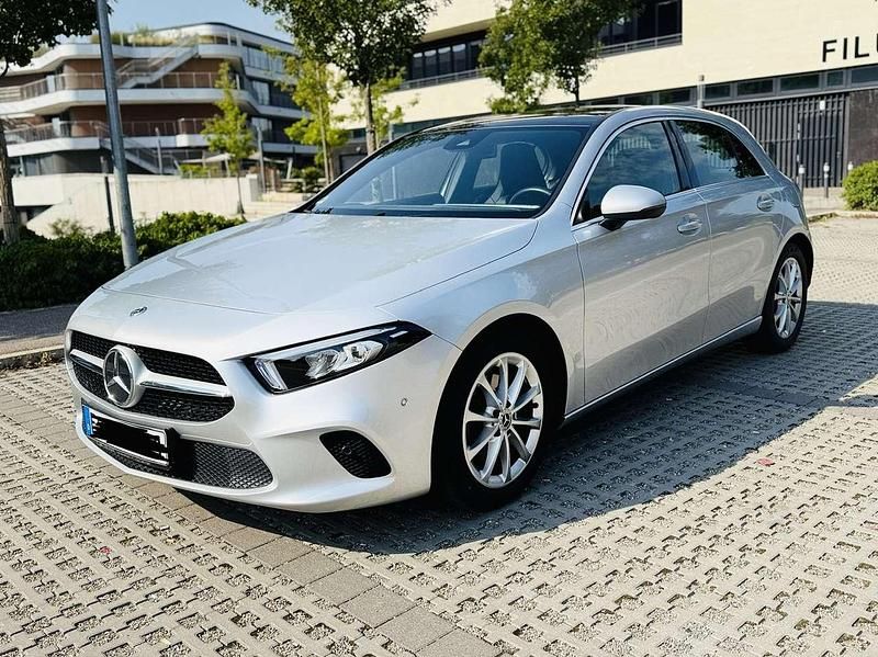 Silber Gebraucht 2018 Mercedes A200 Progressive Kleinwagen | 23.250 € (Fairer Preis) - Bild 1/4