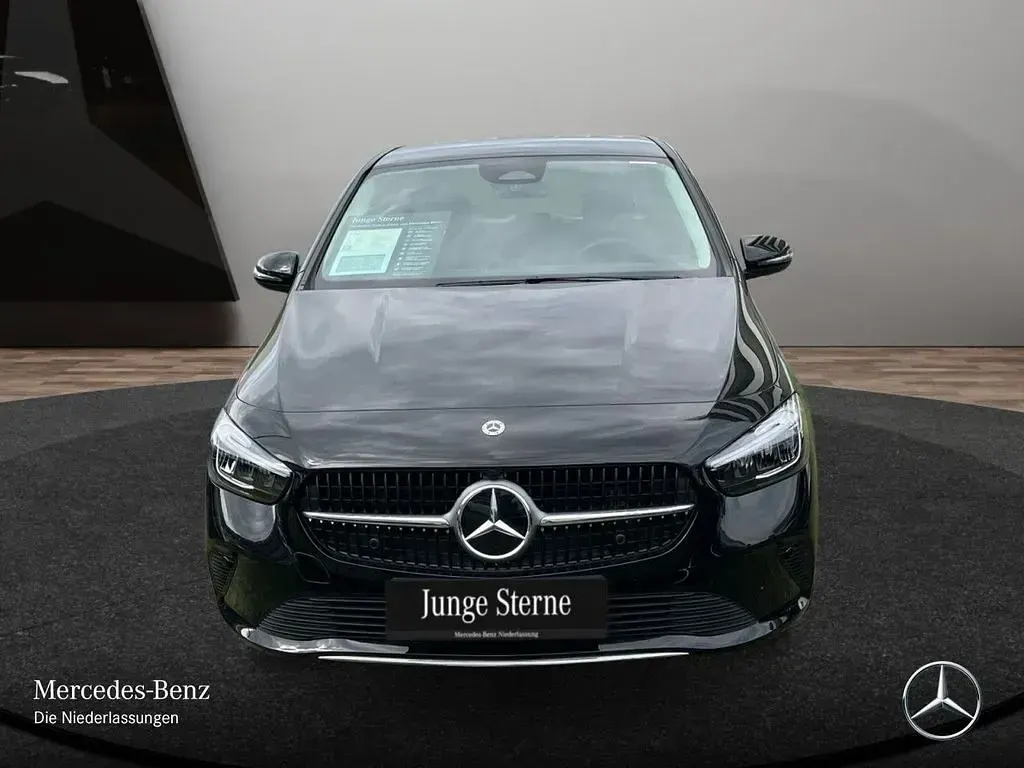 Gebraucht Mercedes B200 Advanced 163 PS (119 kW) 2025 Schwarz Van / Kleinbus