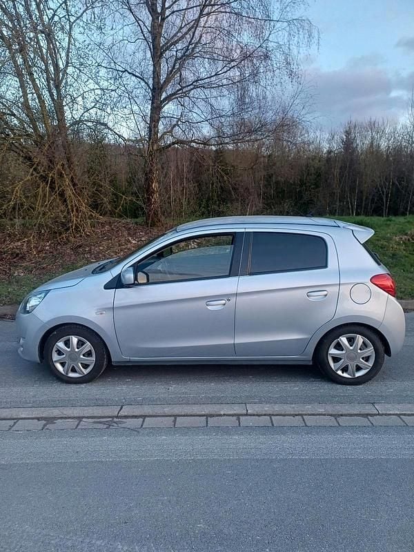 Gebraucht Mitsubishi Space Star 80 PS (58 kW) 2014 Silber Van / Kleinbus