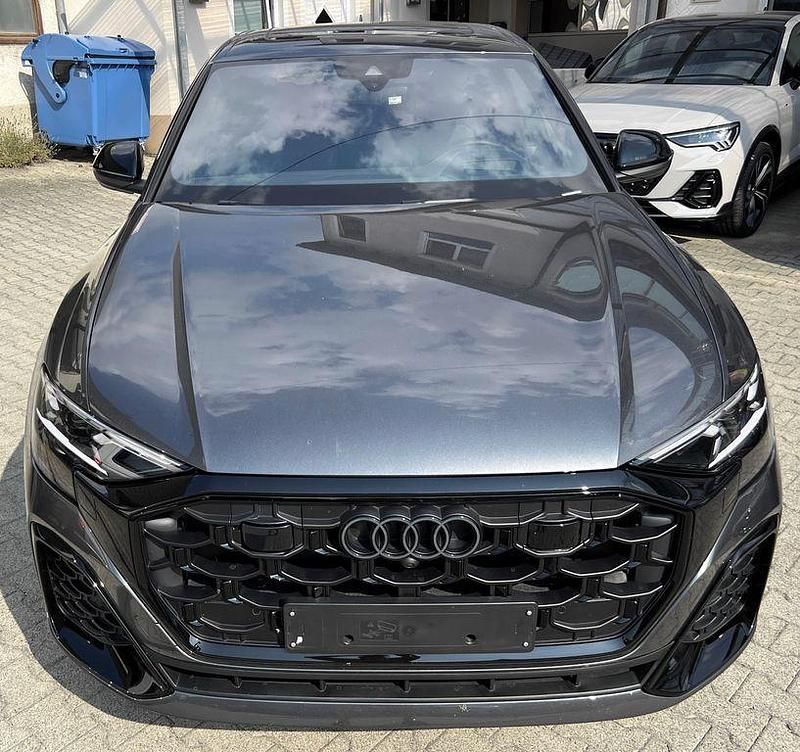 Grau Gebraucht 2024 Audi Q8 S-Line SUV | 83.538 € - Bild 1/4