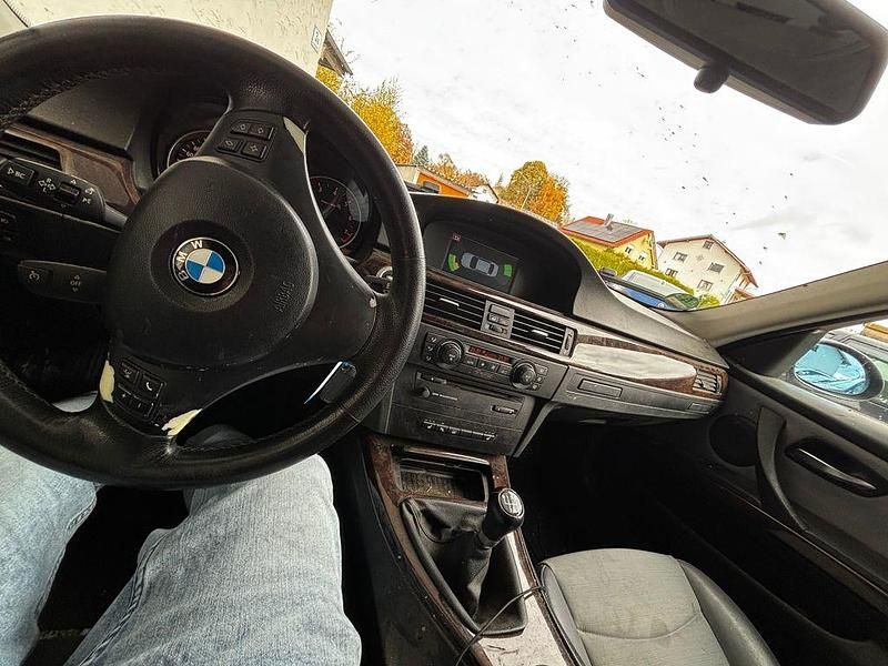 Gebraucht BMW 325 Sport Line 218 PS (160 kW) 2005 Grau Limousine