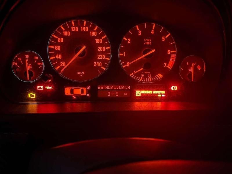 Schwarz Gebraucht 2002 BMW 525 Limousine | 5.500 € (Fairer Preis) - Bild 1/4