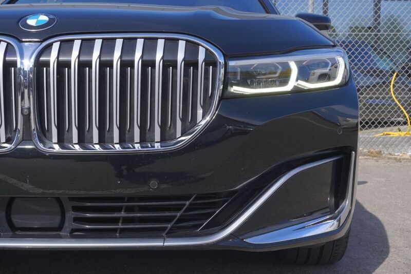 Gebraucht BMW 750 530 PS (389 kW) 2020 Schwarz Limousine