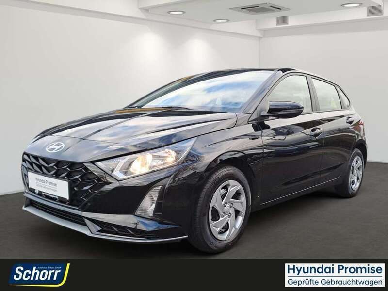 Schwarz (phantom black / met) Neu 2024 Hyundai i20 Select Limousine | 19.400 € (Fairer Preis) - Bild 1/4