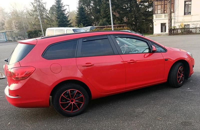 Gebraucht Opel Astra 116 PS (85 kW) 2015 Rot Kombi
