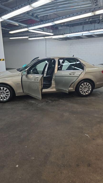 Beige Gebraucht 2010 Mercedes C200 Limousine | 9.300 € (Fairer Preis) - Bild 1/4