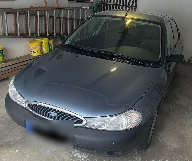 Gebraucht Ford Mondeo 116 PS (85 kW) 1999 Silber Limousine