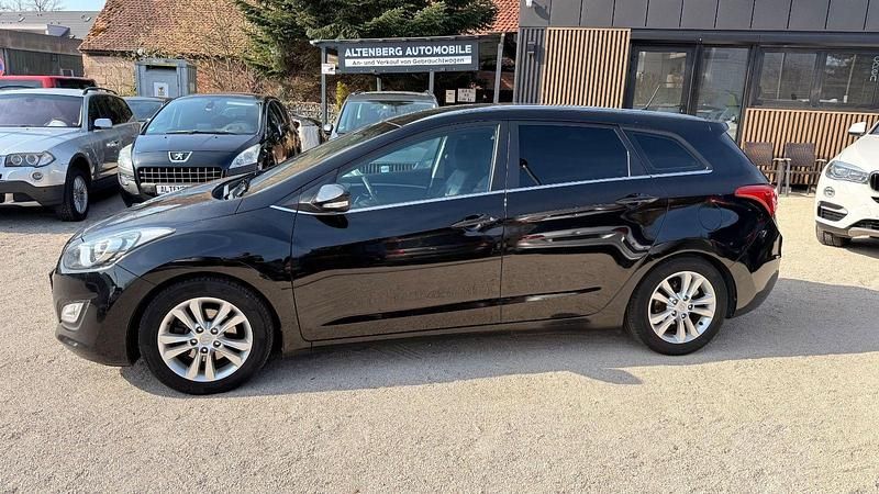 Gebraucht Hyundai i30 110 PS (80 kW) 2014 Schwarz Kombi