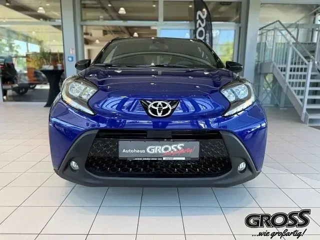 Neu Toyota Aygo X 72 PS (52 kW) 2025 8y8)/ black mica (209) (blau SUV
