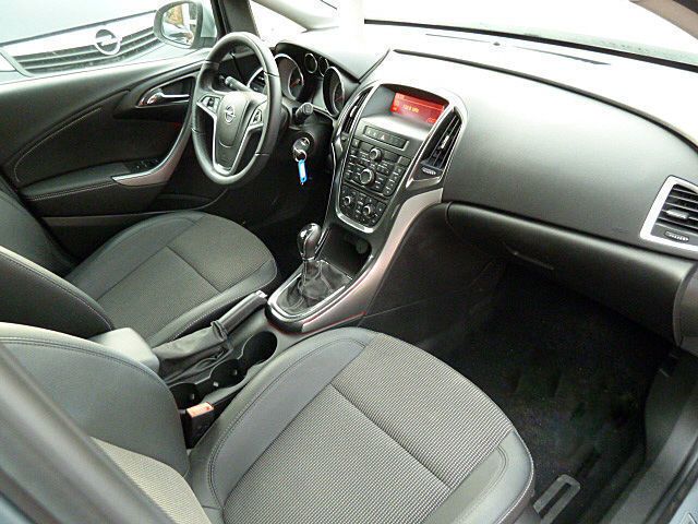 Gebraucht Opel Astra Excellence 140 PS (102 kW) 2013 Silber metallic Limousine