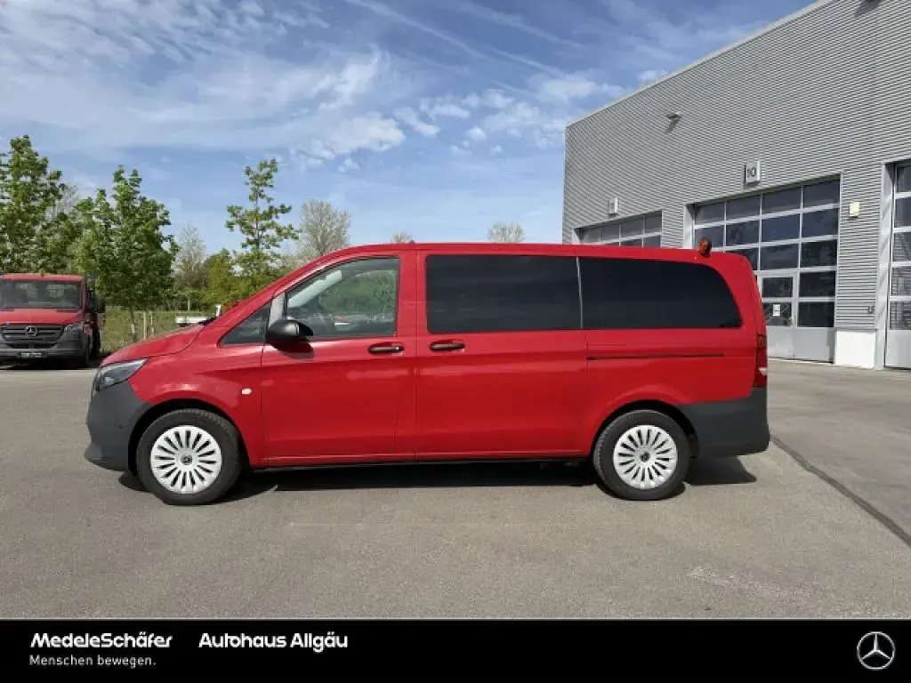 Gebraucht Mercedes Vito 136 PS (100 kW) 2024 Jupiterrot Van