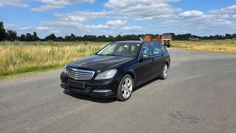 Schwarz Gebraucht 2012 Mercedes C220 Kombi | 7.499 € (Fairer Preis) - Bild 1/4