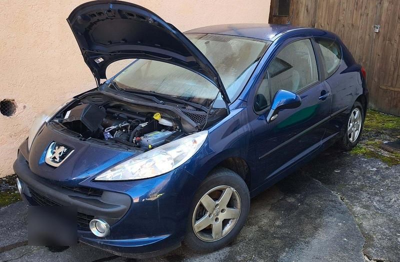 Gebraucht Peugeot 207 95 PS (69 kW) 2008 Blau Kleinwagen