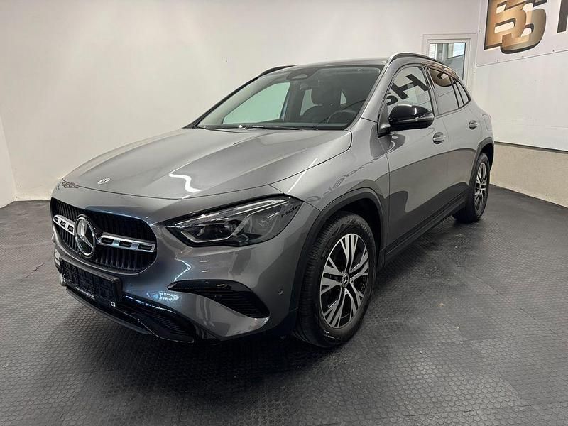 Gebraucht Mercedes GLA220 Night 190 PS (139 kW) 2025 Grau SUV