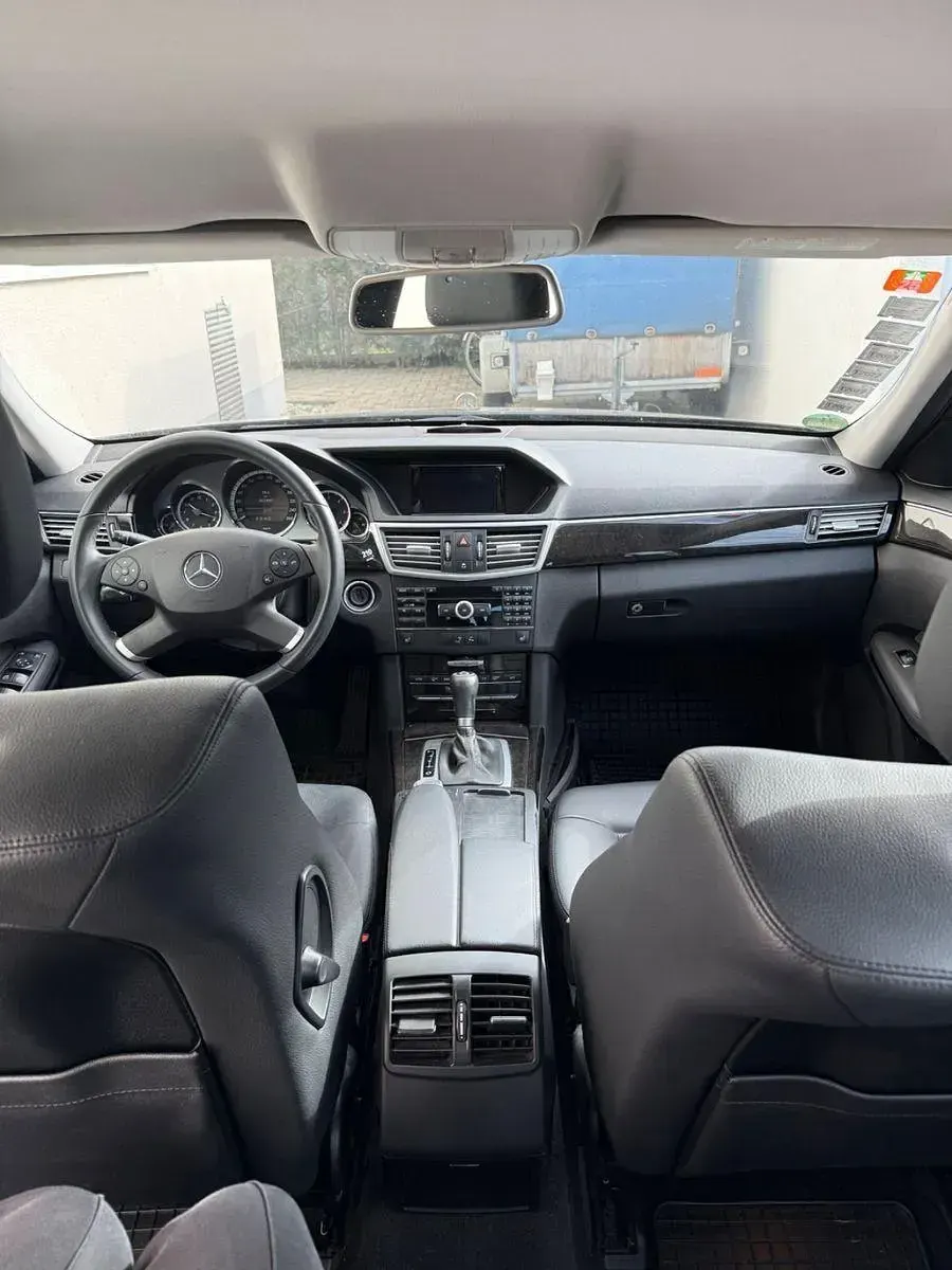 Gebraucht Mercedes E220 Avantgarde 170 PS (125 kW) 2009 Schwarz Limousine