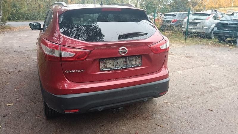 Gebraucht Nissan Qashqai Tekna 116 PS (85 kW) 2014 Rot SUV