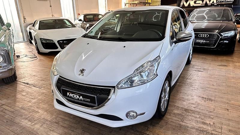 Weiß Gebraucht 2013 Peugeot 208 Style Kleinwagen | 3.300 € (Fairer Preis) - Bild 1/4