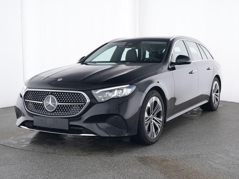 Schwarz Gebraucht 2024 Mercedes E300 Avantgarde Limousine | 43.700 € (Guter Preis) - Bild 1/3