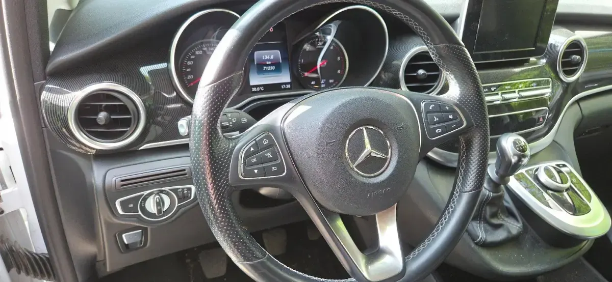 Gebraucht Mercedes V200 136 PS (100 kW) 2018 Weiß Van / Kleinbus