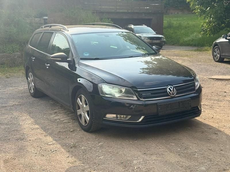 Gebraucht VW Passat 105 PS (77 kW) 2013 Schwarz Kombi