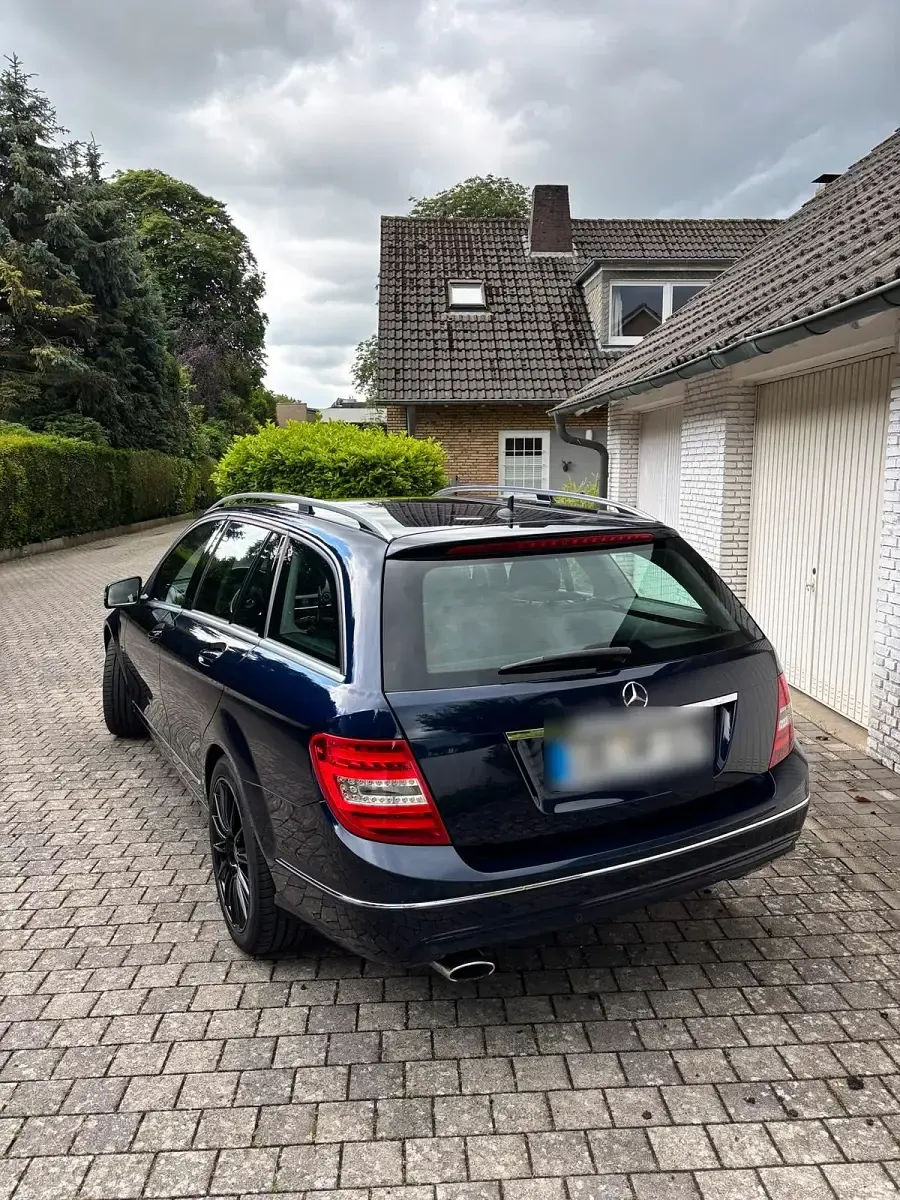Gebraucht Mercedes 220 170 PS (125 kW) 2011 Blau Kombi