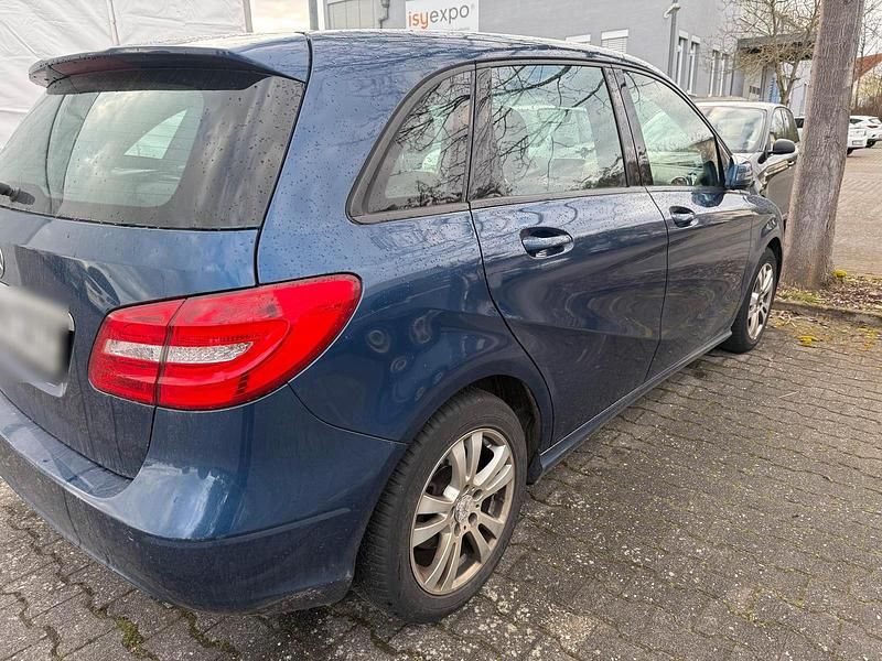 Gebraucht Mercedes B200 135 PS (99 kW) 2012 Blau Van / Kleinbus