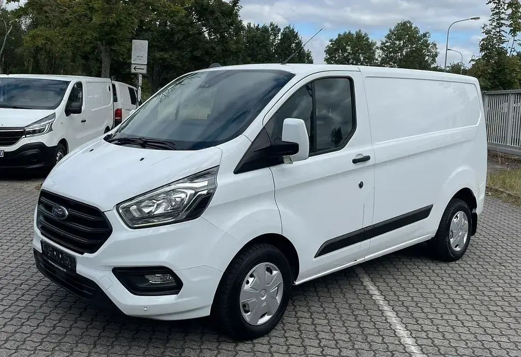 Gebraucht Ford 300 131 PS (96 kW) 2021 Weiß Van / Kleinbus