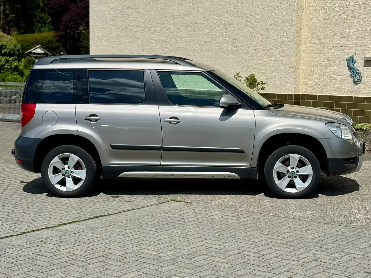 Używany Skoda Yeti 105 KM (77 kW) 2012 Szary SUV