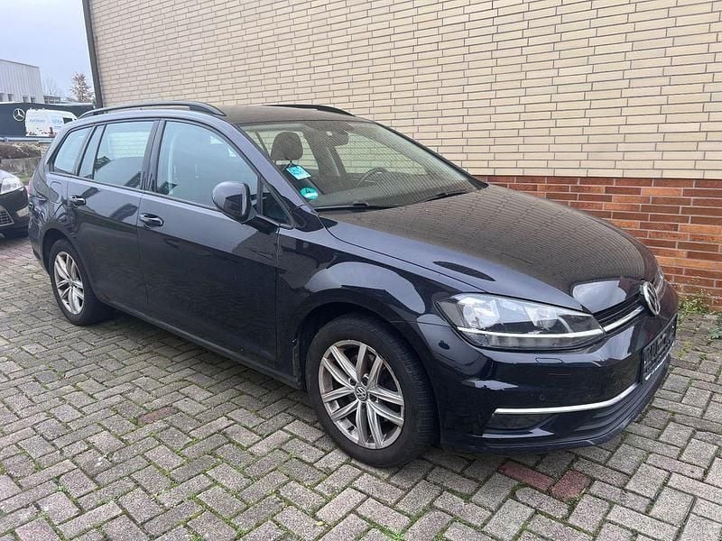 Schwarz Gebraucht 2018 VW Golf VII Comfortline Kombi | 11.000 € (Guter Preis) - Bild 1/4