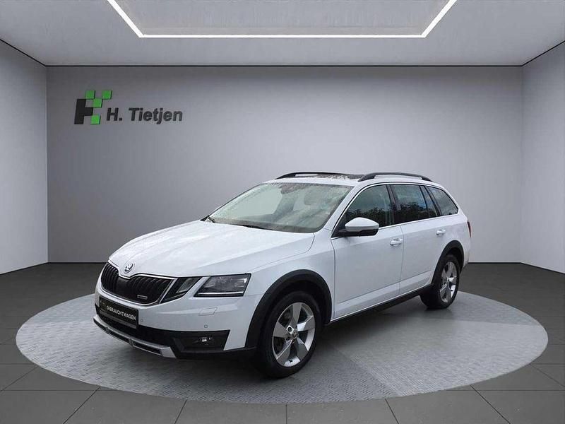 Weiß Gebraucht 2017 Skoda Octavia Scout Kombi | 18.990 € - Bild 1/4