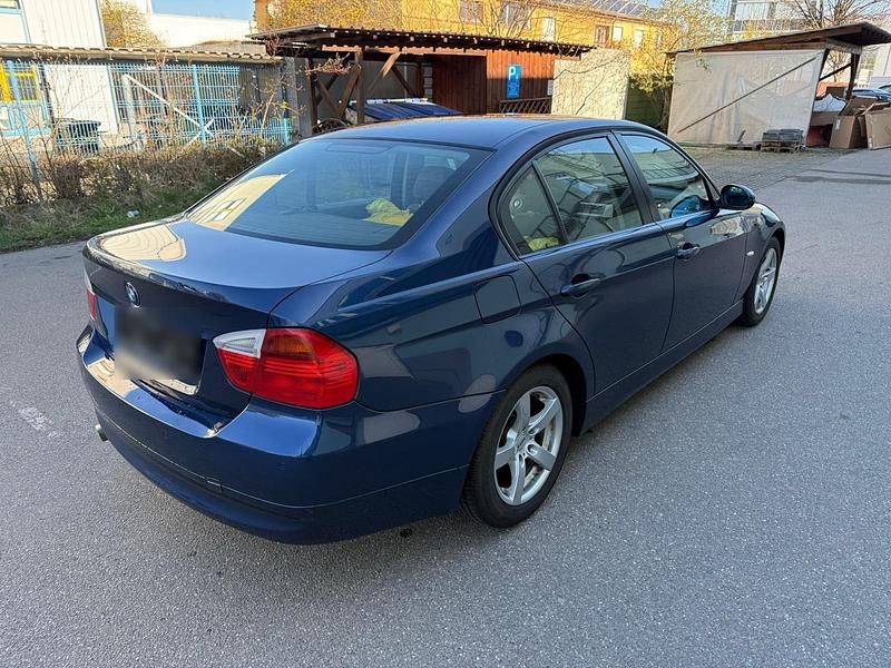 Gebraucht BMW 320 150 PS (110 kW) 2006 Blau Limousine