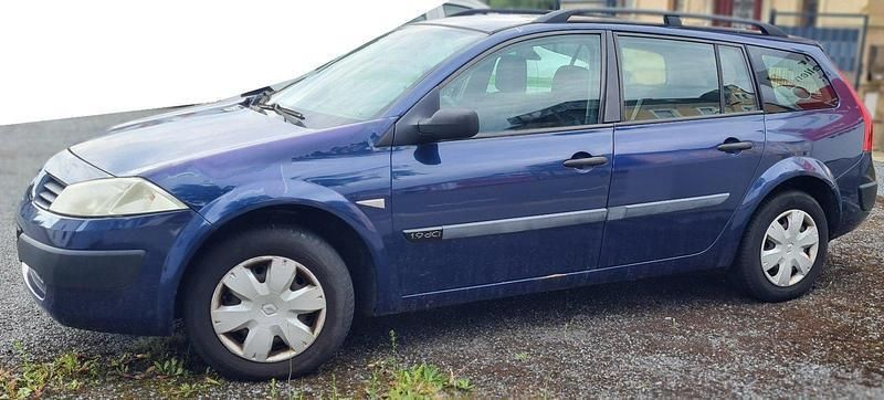 Blau Gebraucht 2005 Renault Mégane GrandTour Kombi | 800 € (Superpreis) - Bild 1/4