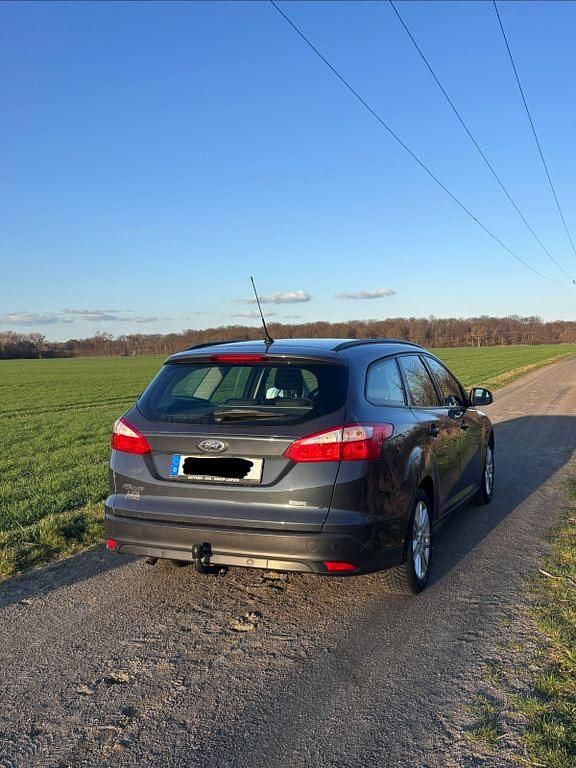 Gebraucht Ford Focus 125 PS (91 kW) 2013 Grau Limousine