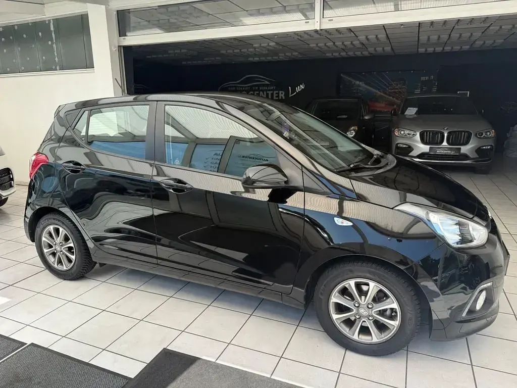 Gebraucht Hyundai i10 Edition 87 PS (63 kW) 2015 Phantom black Kleinwagen