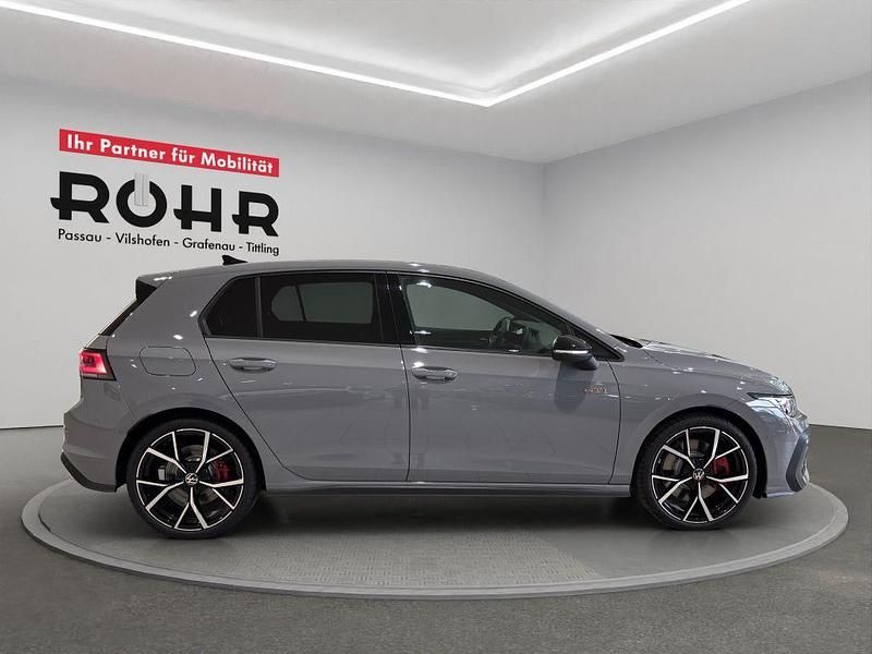 Neu VW Golf VIII GTI 265 PS (194 kW) 2026 Mondsteingrau Limousine