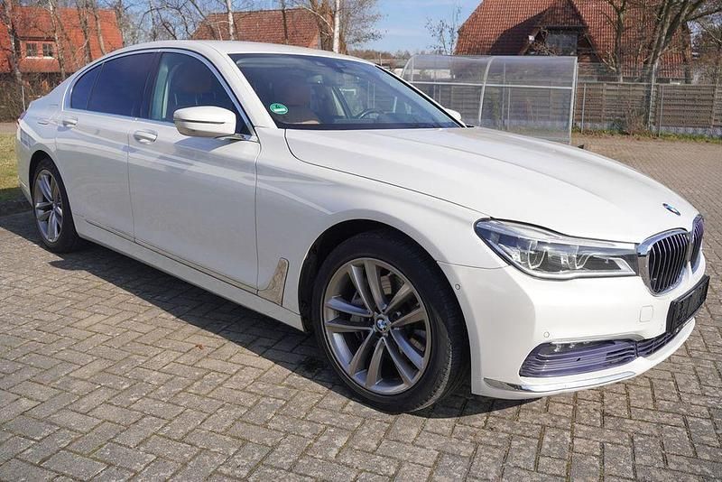 Second-hand BMW 730 265 CP (194 kW) 2015 Alb Berlinǎ